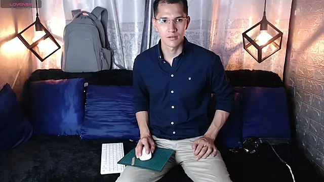 MilanDavid1 online show from March 14, 5:08 pm