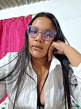 monicarokaforte online show from March 15, 4:41 am