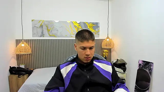 AlessandroFranco online show from June 10, 1:23 pm