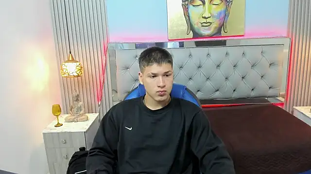 AlessandroFranco online show from April 27, 1:42 pm