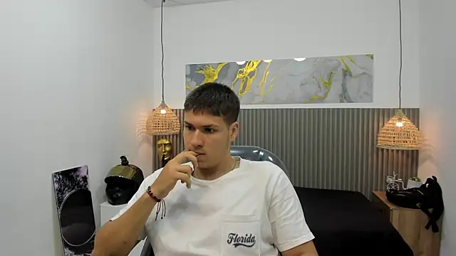 AlessandroFranco online show from May 15, 1:42 pm
