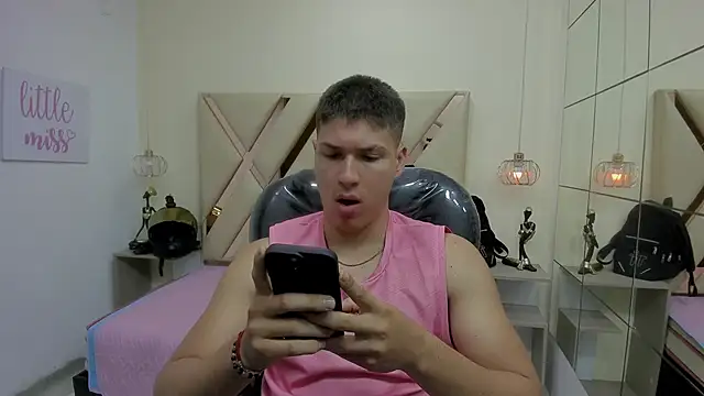 AlessandroFranco online show from May 22, 1:42 pm