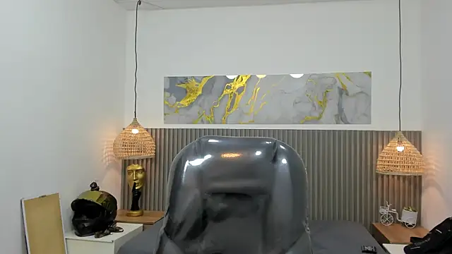 AlessandroFranco online show from April 29, 1:37 pm