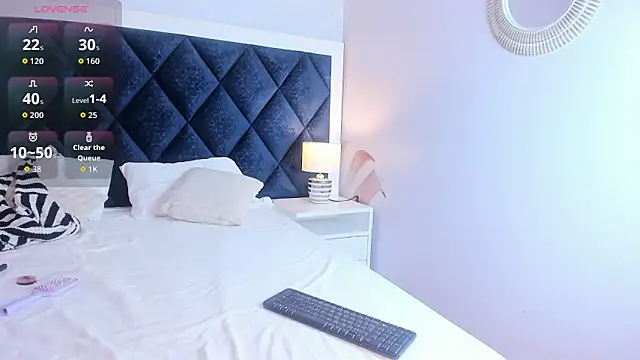 Adalyn Cute online show from June 19, 11:38 am