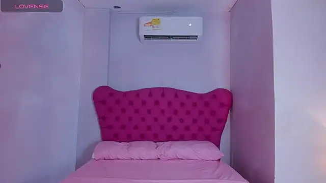 Adalyn Cute online show from July 30, 11:53 am