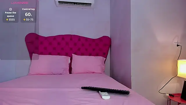 Adalyn Cute online show from July 22, 11:45 am
