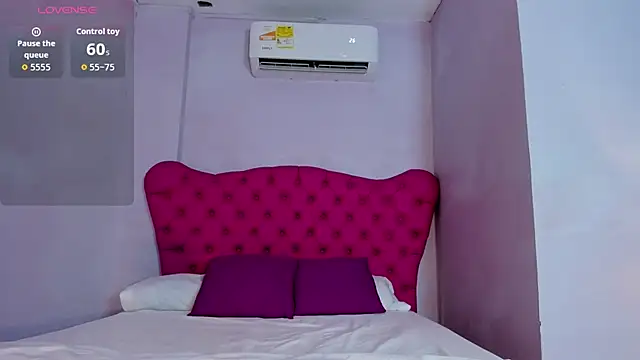 Adalyn Cute online show from July 21, 11:44 am