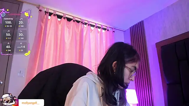 Molly A online show from June 17, 3:11 pm