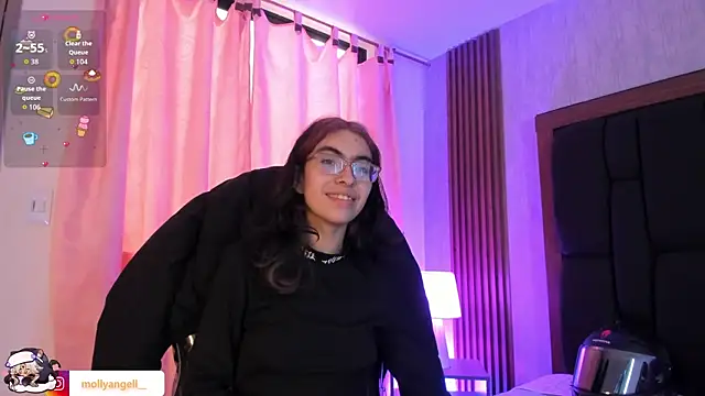 Molly A online show from June 23, 3:32 pm