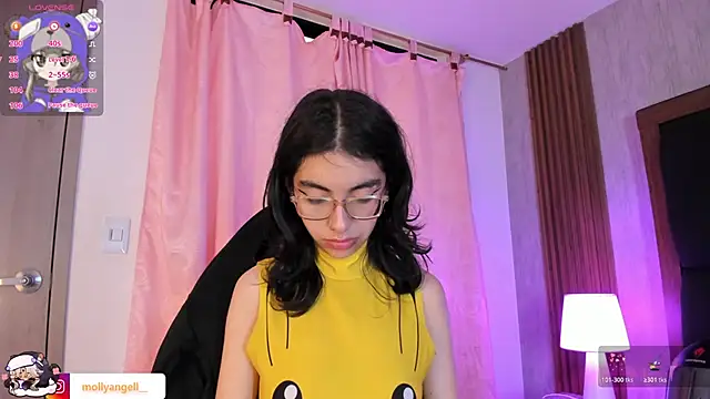 Snapshot of Molly_A chatting on April 5, 2:35 pm Molly A online show from April 5, 2:35 pm