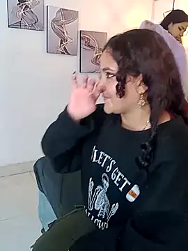 Liily Foxxy online show from April 6, 11:00 am