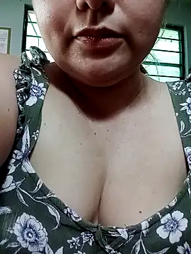 Snapshot of jennyyhottt chatting on May 1, 6:02 pm jennyyhottt online show from May 1, 6:02 pm