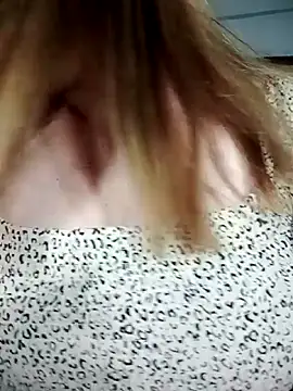 Snapshot of jennyyhottt chatting on May 7, 7:06 pm jennyyhottt online show from May 7, 7:06 pm