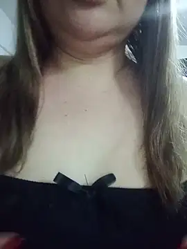 Snapshot of jennyyhottt chatting on July 8, 7:47 pm jennyyhottt online show from July 8, 7:47 pm