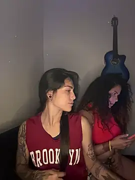 Twoshotsparty420 online show from March 13, 3:11 am