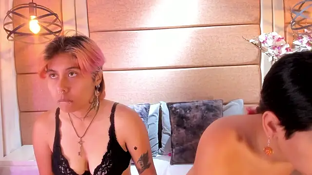 AnieAndReach online show from April 23, 11:39 pm