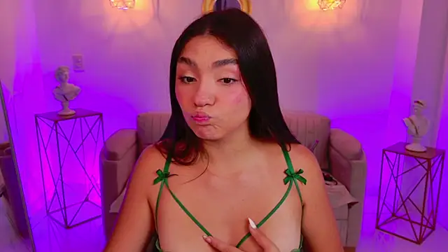 Snapshot of Gia_Capri chatting on June 17, 3:06 am Gia Capri online show from June 17, 3:06 am