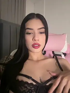 Snapshot of Valen_Gia chatting on March 14, 1:11 am Valen Gia online show from March 14, 1:11 am