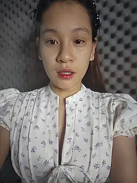 Snapshot of -Hicici- chatting on August 6, 11:44 pm -Hicici- online show from August 6, 11:44 pm