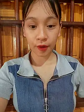Snapshot of -Hicici- chatting on July 11, 11:49 pm -Hicici- online show from July 11, 11:49 pm
