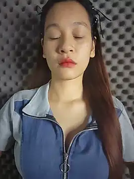 Snapshot of -Hicici- chatting on August 2, 12:20 am -Hicici- online show from August 2, 12:20 am