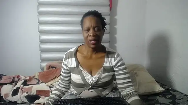 JoycyQueen online show from May 9, 6:11 pm
