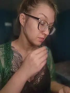 NicolePearl online show from June 16, 1:05 am