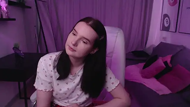 Kristen Bellle online show from April 19, 1:06 am