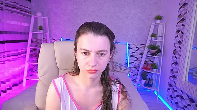 LittleJulii online show from May 27, 4:09 am