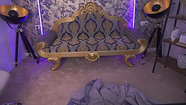 Snapshot of LittleJulii chatting on July 31, 12:32 am LittleJulii online show from July 31, 12:32 am