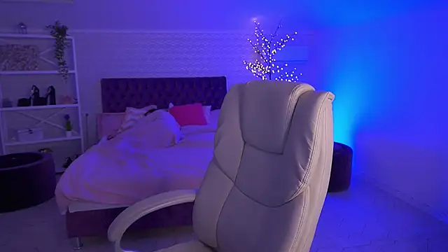 LittleJulii online show from June 3, 1:06 am