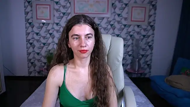 LittleJulii online show from April 3, 7:20 pm
