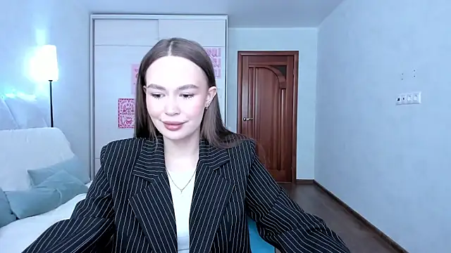 kittiangel00 online show from April 14, 12:32 pm
