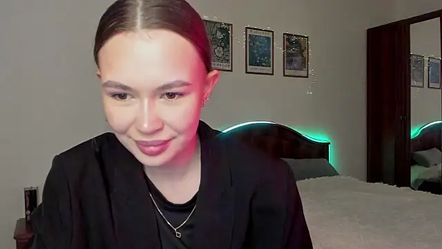 kittiangel00 online show from March 19, 5:51 am