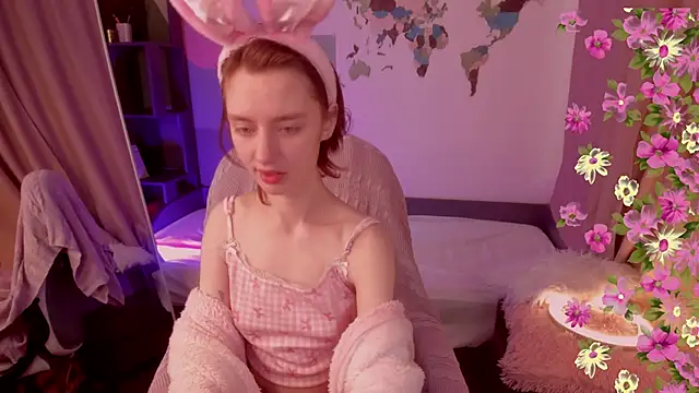 Pretty Victoria online show from April 4, 6:09 am