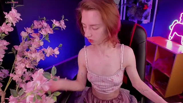 Pretty Victoria online show from May 15, 6:00 am