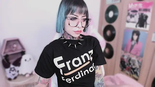 shes creepy online show from April 1, 10:16 am