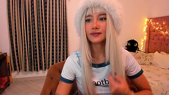 Snapshot of Mia_miel69 chatting on June 11, 10:23 am Mia miel69 online show from June 11, 10:23 am