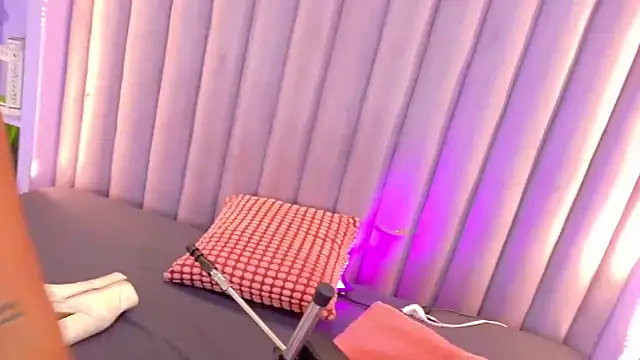 Meganlove   online show from June 15, 1:39 am