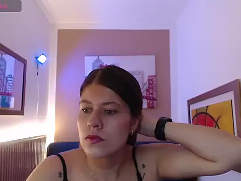 Moonna linnda online show from April 14, 1:49 pm