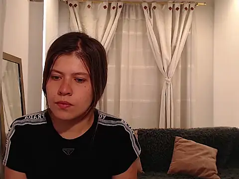 Moonna linnda online show from March 18, 1:46 pm