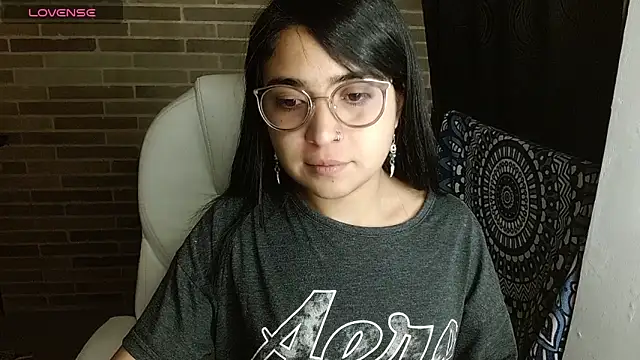 sweet-little online show from April 9, 1:18 am