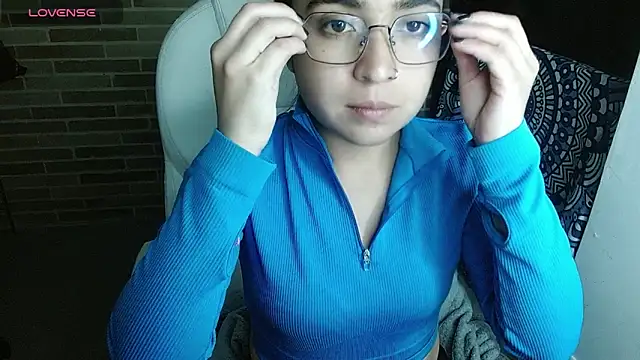 sweet-little online show from April 10, 2:18 am