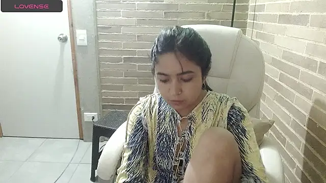 sweet-little online show from June 12, 3:37 am
