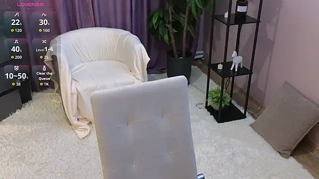 BlondeLina online show from April 19, 4:57 am