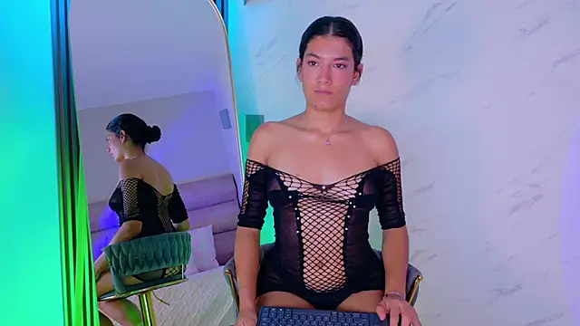 EmmaCollins01 online show from March 25, 12:59 pm