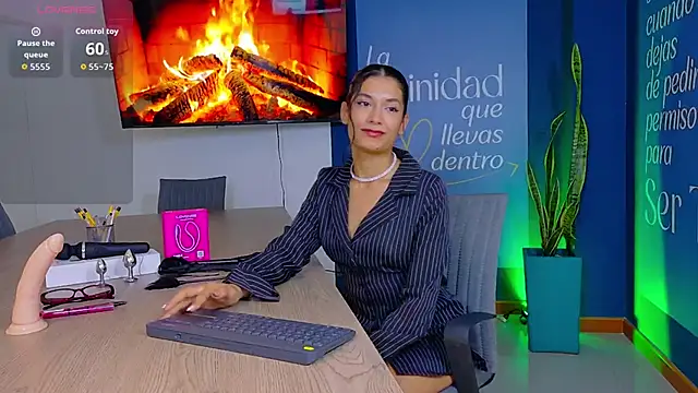 EmmaCollins01 online show from April 8, 1:23 pm