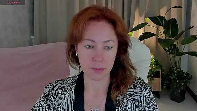 LeticiaRomano online show from May 18, 4:01 am