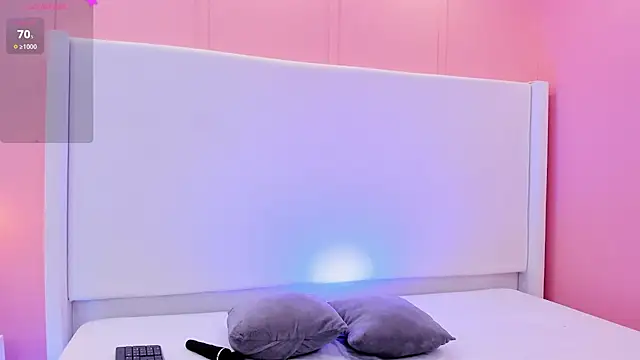 luna veega online show from April 22, 5:31 pm