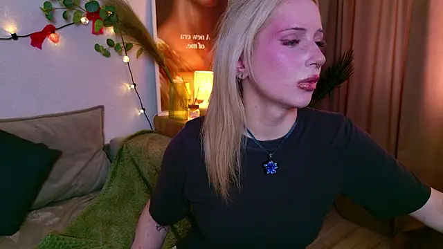 LumLue online show from March 13, 1:16 pm